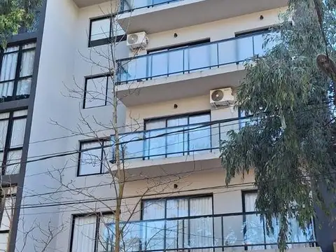 MODERNO DEPARTAMENTO DOS AMBIENTES CON COCHERA - A 200 MTS DEL MAR