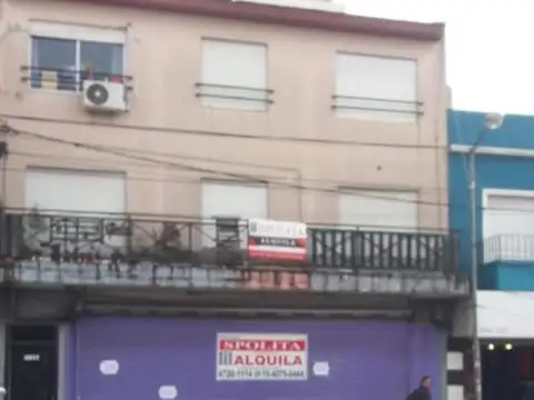 DEPARTAMENTO 2 AMBIENTES 1ER PISO POR ESCALERA