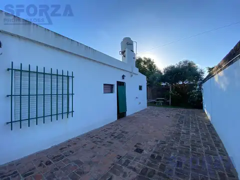 Casa en Alquiler con 3 cocheras