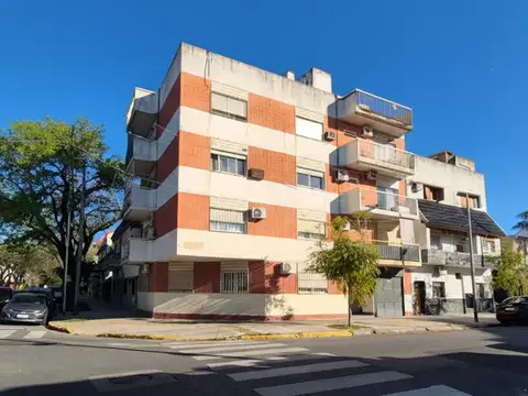 Departamento al frente con orientacion norte