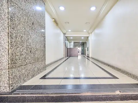 Venta Amplia Oficina en Recoleta