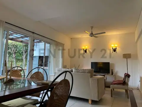 Champagnat 600, Piso 0