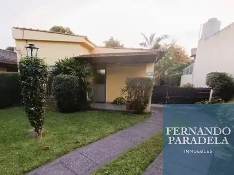 Casa en venta de 2 dormitorios c/ cochera en Villa Gobernador Udaondo