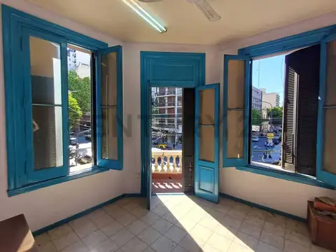 Oficina 7 ambientes con 1 baño