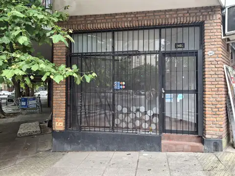 belgrano esquina 50 m2 aprox con 2 baños bajas expensas . zona muy comercial consulte