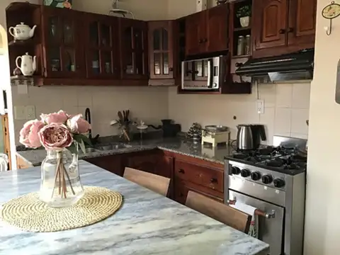 Casa 6 ambientes con 3 baños