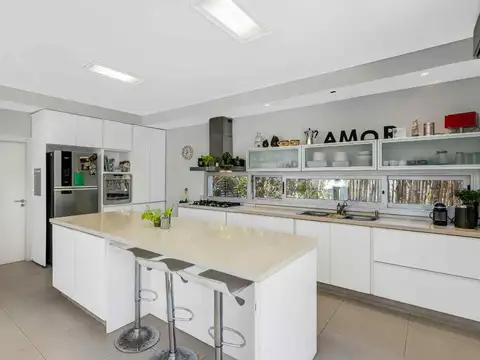 Casa en Venta con 1 cochera