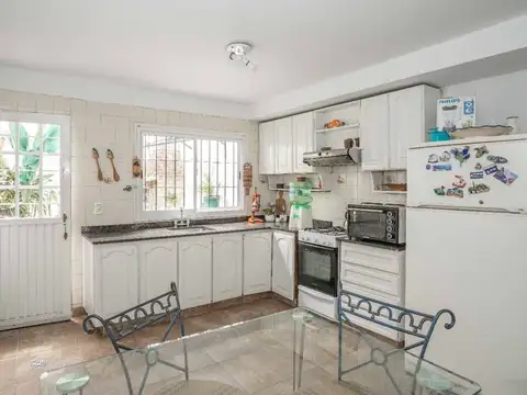 Depto Tipo Casa en Venta en Villa del Parque, USD 180.000