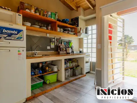 Casa 4 ambientes con 2 baños