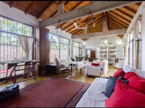 Casa 7 ambientes con 4 baños