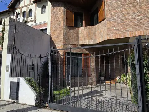 Alferez Hipólito Bouchard al 2700