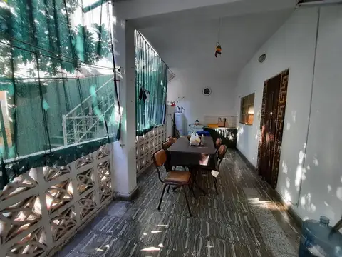 Casa 6 ambientes con 5 baños