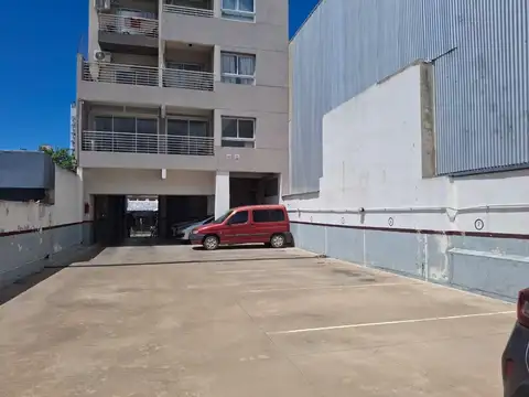 Cochera en venta Banfield Este