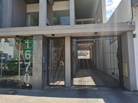 Cochera en venta Banfield Este centro