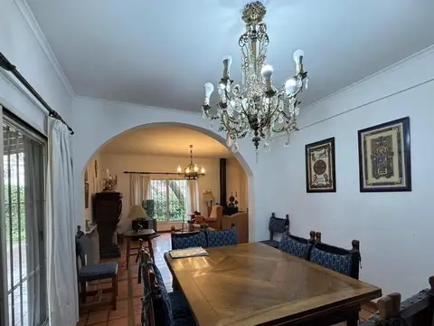 Casa 5 ambientes con 3 baños