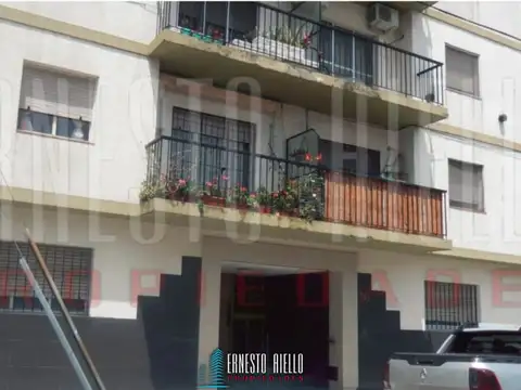VENTA DEPARTAMENTO 4 AMBIENTES CON PATIO, QUILMES CENTRO.