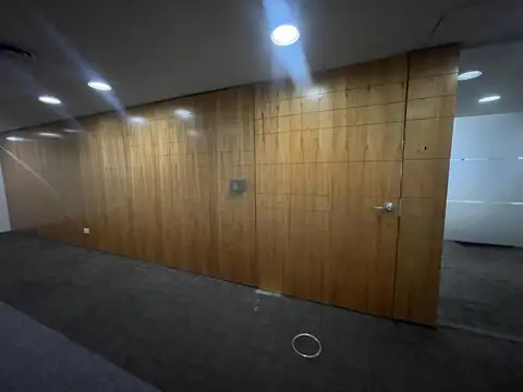 Oficina en Alquiler con 4 cocheras