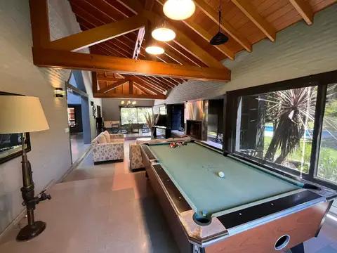 Casa en vta d 350 m2 s/ lote de 1400 m2, gran  liv/com, toil, 2dor, gran suit, com/diario, dep/serv