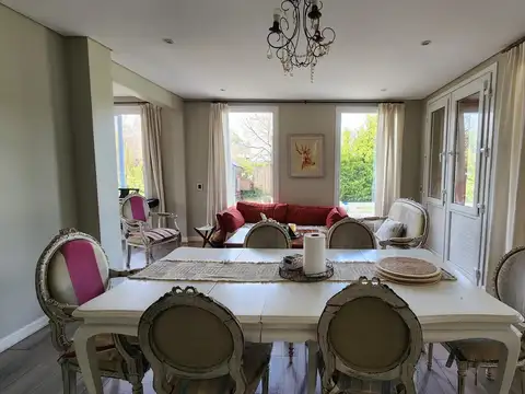 Casa en Venta con 2 cocheras