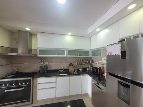 CASA 4 AMB. VENTA  SAN JUSTO CON  COCHERA PILETA