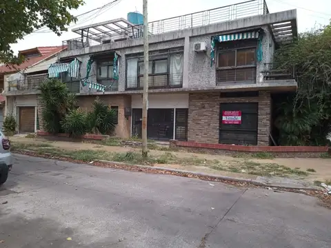 Casa en 2 plantas en Esquina