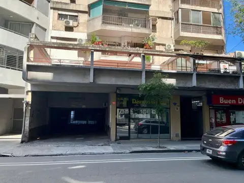 Cochera en planta baja de facil acceso, centro