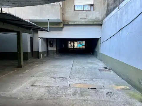 Cochera en planta baja de facil acceso, centro