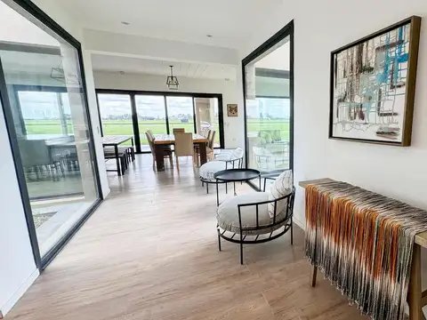 Casa 6 ambientes con 5 baños