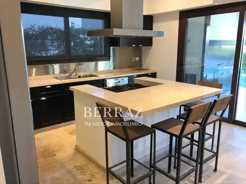 Casa 5 ambientes con 3 baños