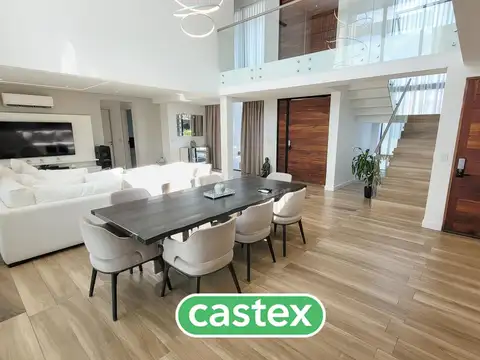 Casa en Venta con 4 cocheras