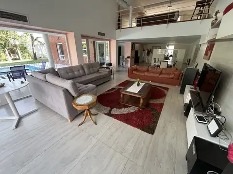 Casa 5 ambientes con 3 baños