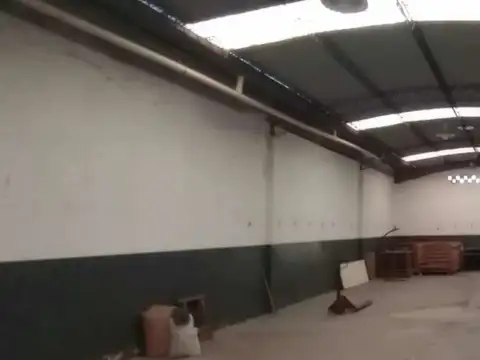 Galpon en Alquiler 30  mts Fondo
