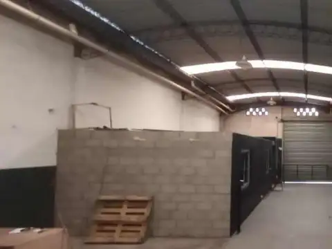 Galpon en Alquiler 10  mts Frente