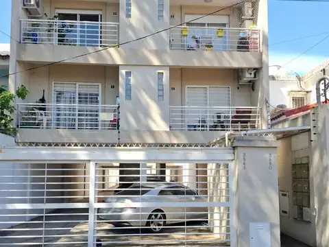 HERMOSO DEPTO. 3 AMBIENTES EN DUPLEX CON COCHERA EN FLORIDA OESTE - VTE. LOPEZ