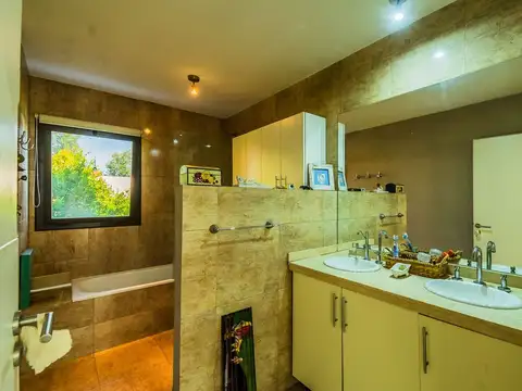 Casa en Venta en San Isidro Labrador, USD 398.000