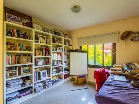 Casa 6 ambientes con 4 baños