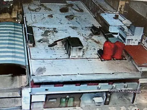 Deposito logistico en 2 plantas de 1.081 m2 cada una con Mix 4, oficinas vestuarios, P de maniob