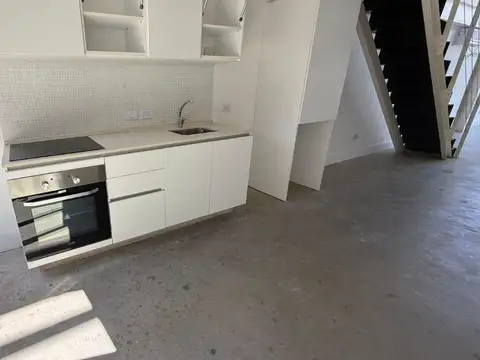 Oficina en Alquiler con 1 cochera