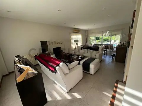 Venta de Casa, Pilar Golfers Country ClubHermosa Casa de dos plantas sobre lote de 800 metros<...