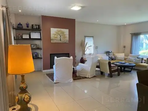 LHC. Casa 5 ambientes en alquiler temporal en el barrio lagunas del sol, Tigre