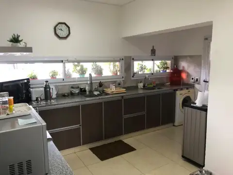 HERMOSA CASA EN VENTA BARRIO EL CANTON PUERTO 5 AMBIENTES