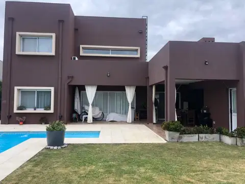 Casa 5 ambientes con 3 baños