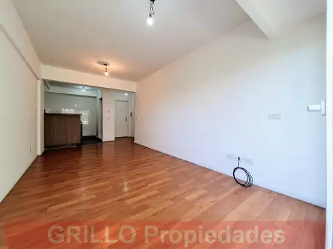 Nogoyá 3815. Departamento 3 ambientes con balcón y laundry.