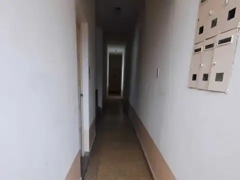 Oportunidad Departamento dos ambientes con patio sin expensas para refaccionar