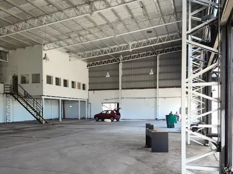 Galpon en Venta 30  mts Fondo