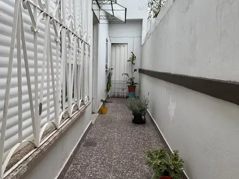 Depto Tipo Casa en Venta 56 años