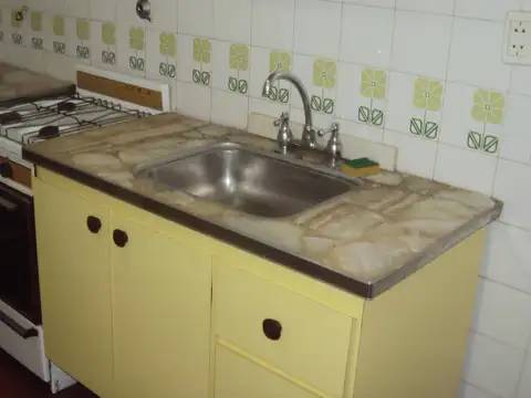 Depto Tipo Casa en Alquiler en Moron Sur, $ 700.000