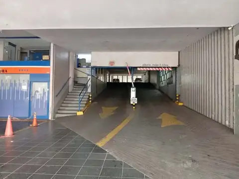 COCHERA FIJA GRANDE Ingreso por Rampa de doble circulacion -4 piso-Seguridad  24 hs.-Edif NAMUNCURA