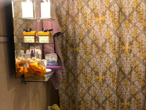 Departamento 2 ambientes con cochera y patio