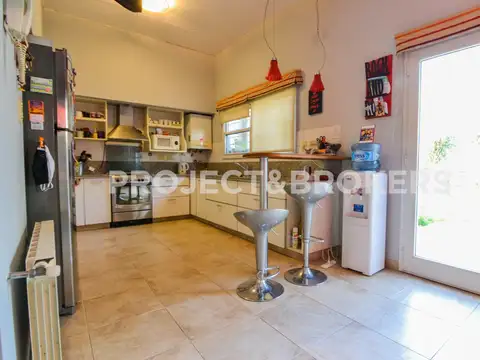 Casa 5 ambientes con 3 baños